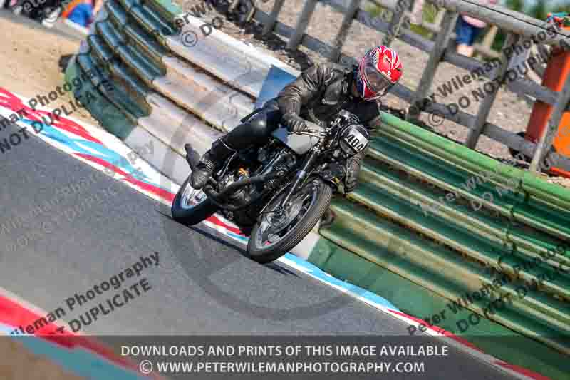 Vintage motorcycle club;eventdigitalimages;mallory park;mallory park trackday photographs;no limits trackdays;peter wileman photography;trackday digital images;trackday photos;vmcc festival 1000 bikes photographs